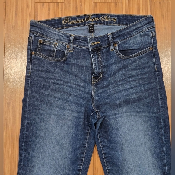 GAP Denim Jeans - Picture 2 of 6